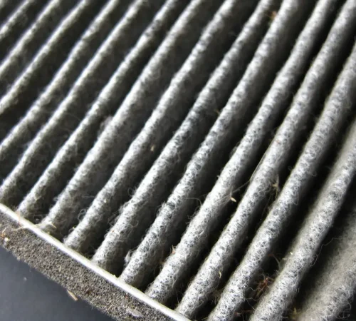 "コペン 2年使用のエアフィルター Copen Air Filter OLD" by Laineema is licensed under CC BY 2.0