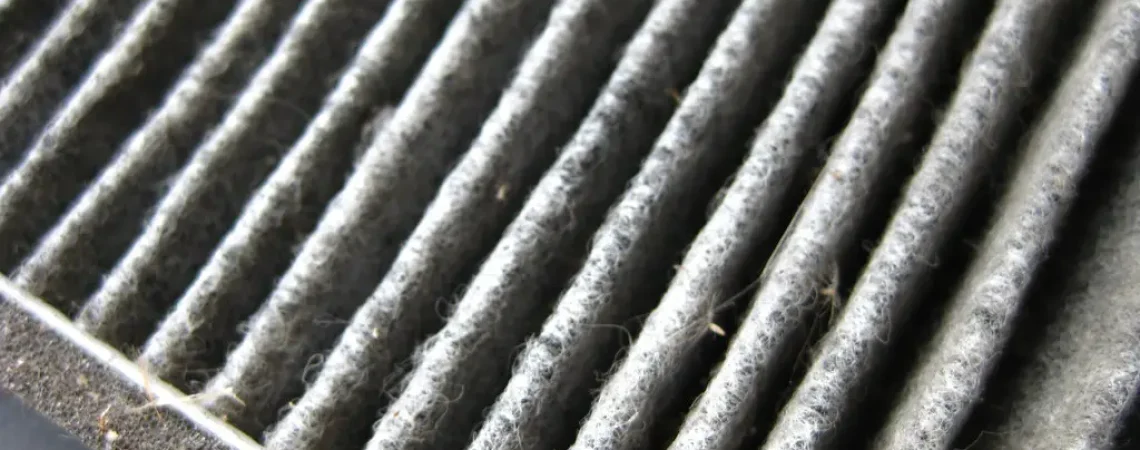 "コペン 2年使用のエアフィルター Copen Air Filter OLD" by Laineema is licensed under CC BY 2.0